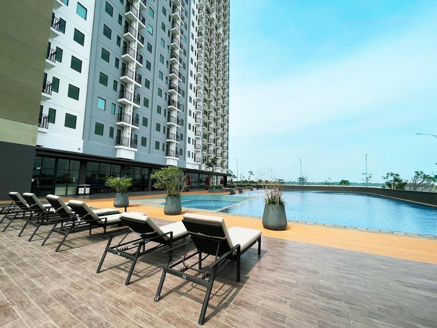 Hotel Osaka Pik2 Тангеранг Экстерьер фото