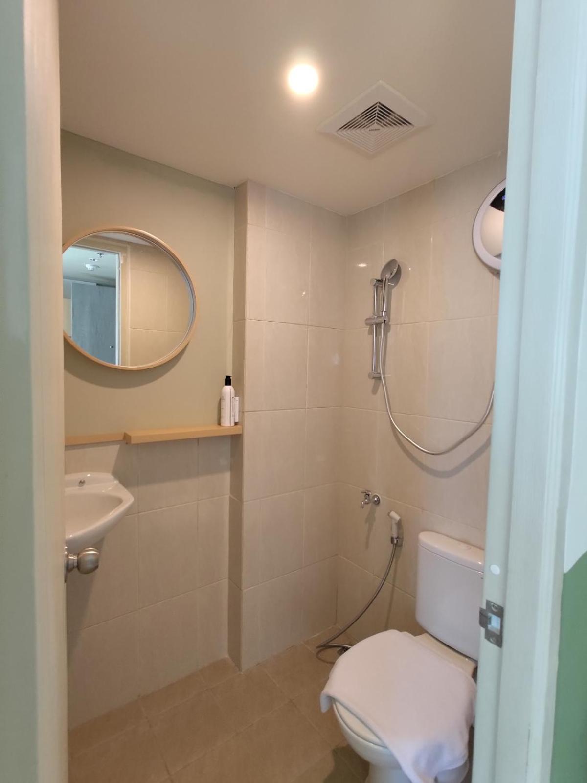 Hotel Osaka Pik2 Тангеранг Экстерьер фото