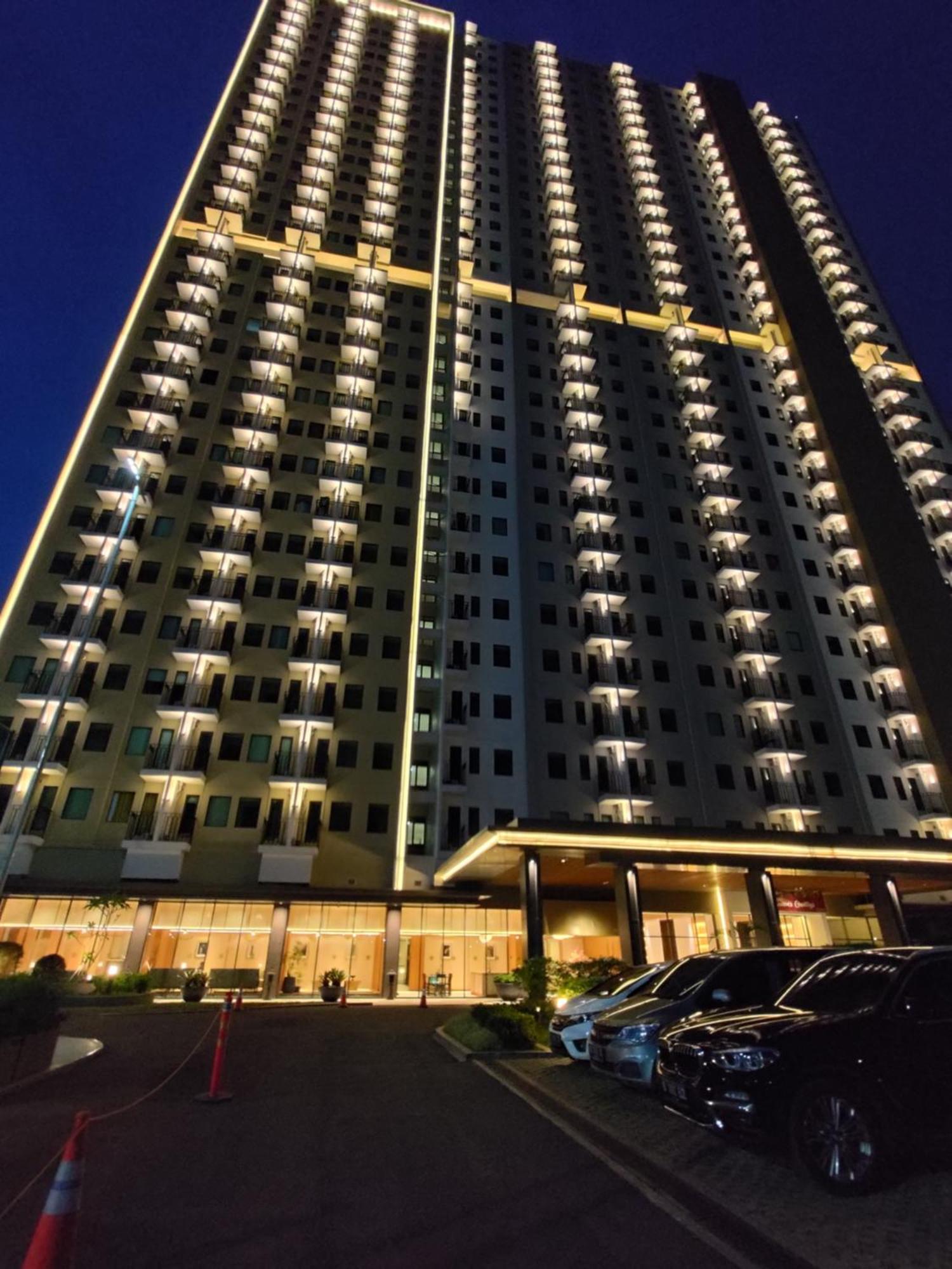 Hotel Osaka Pik2 Тангеранг Экстерьер фото